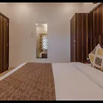 Hotel Golden Palms