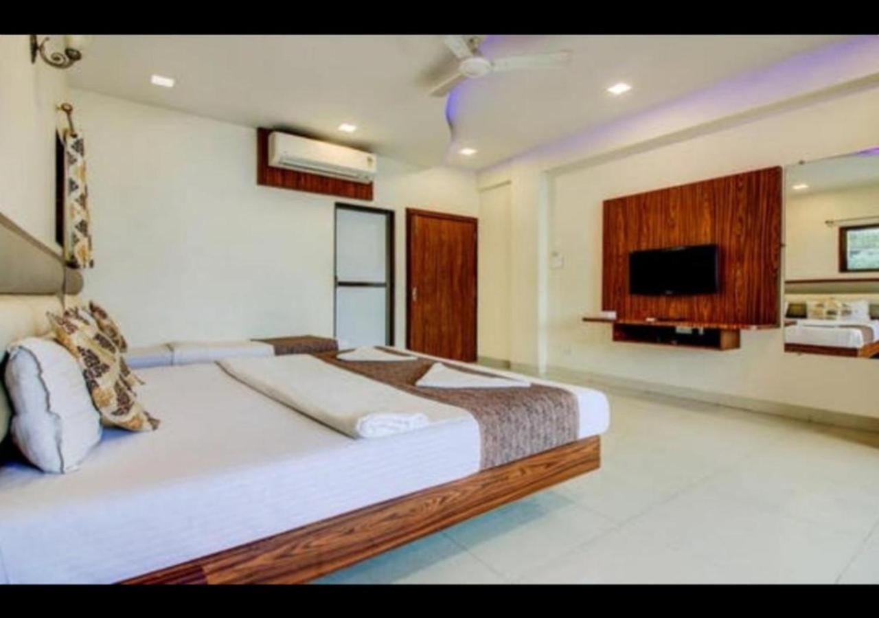 Golden Palms Hotel Bombaj