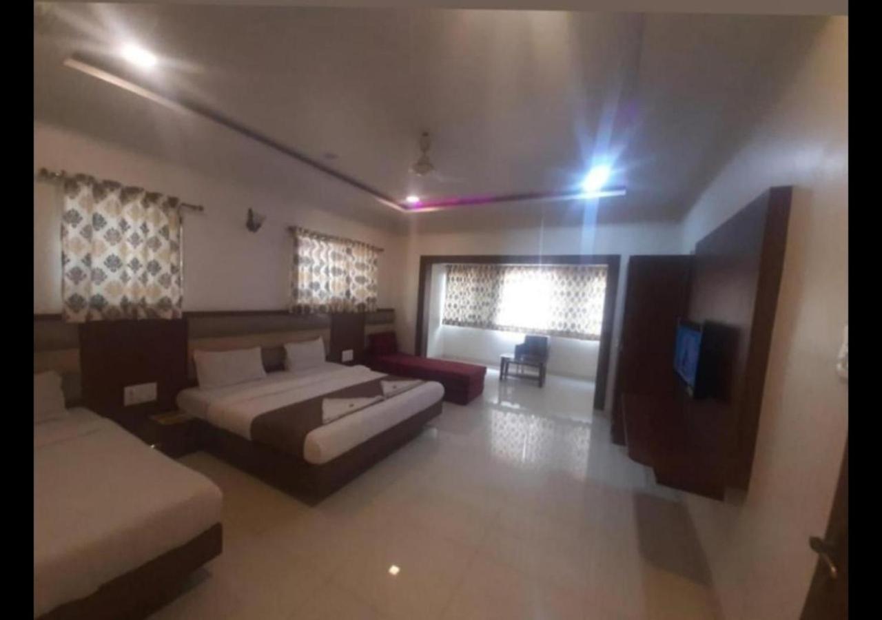 Golden Palms Hotel *