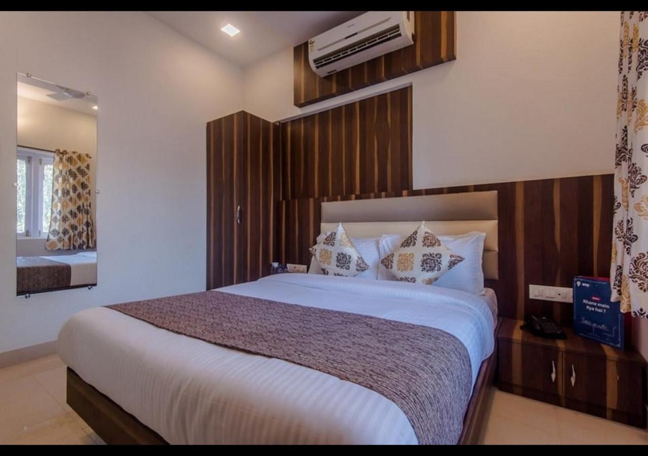 Golden Palms Hotel Bombaj